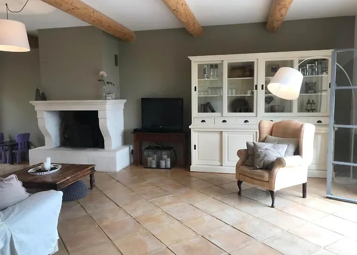 Peaceful Retreat In Ferienhaus Pougnadoresse
